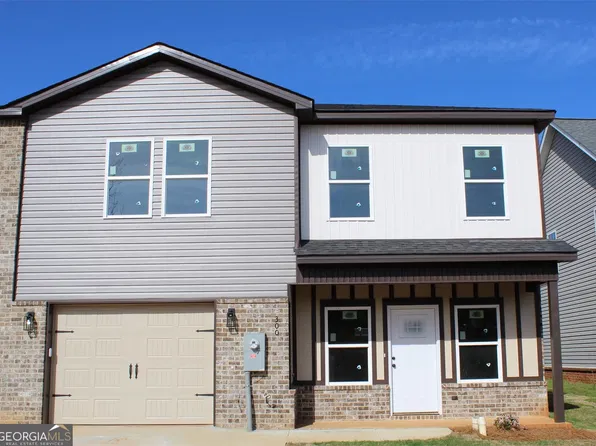 300 Beau Claire Cir, Byron, GA 31008