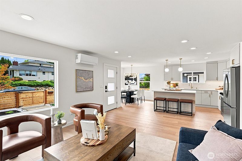 5th image of 4807 15th Avenue S