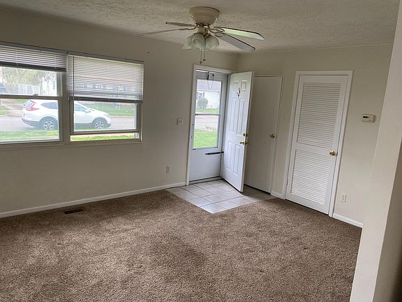 4th image of 63 Diana Ln W