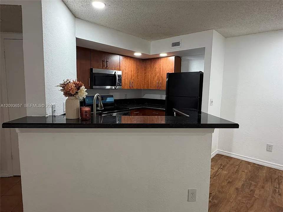 565 Vista Isles Dr #2018
