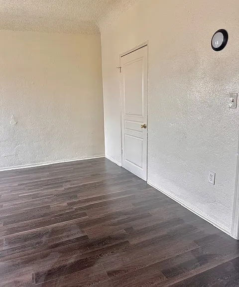 325 W 84th Pl #9 — Photo 5