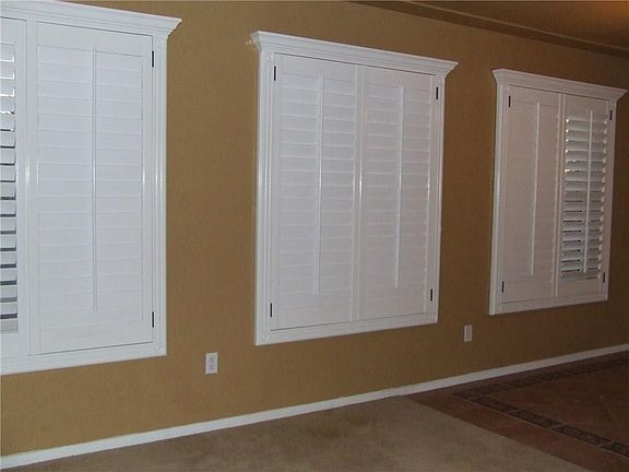 5th image of 10421 Kinross Ave