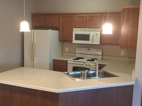 4th image of 2606 NE Oak Dr Unit 7