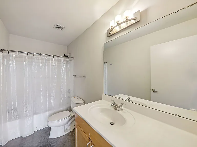 Stadium Loft Apartments — Photo 9
