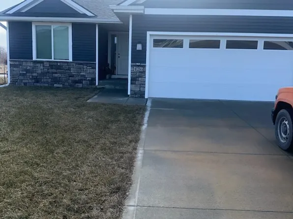 426 SE Dapple Dr, West Des Moines, IA 50265