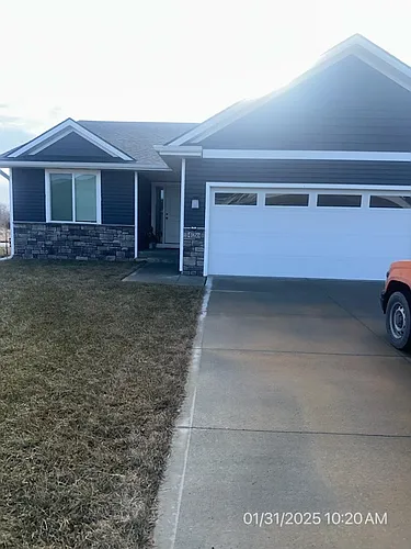 426 SE Dapple Dr Photo 1