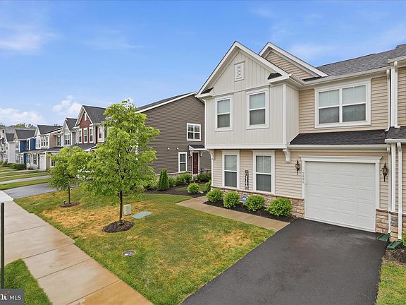 3rd image of 3664 Traford Ln