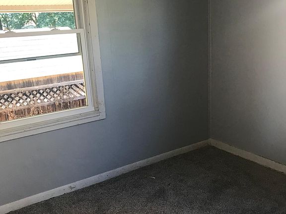 3rd image of 3106 Yardley Dr NW