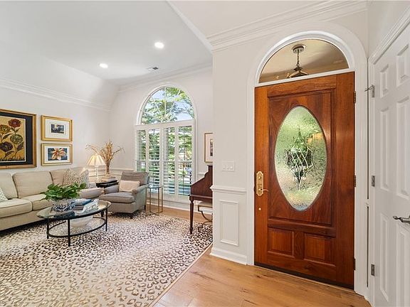 3rd image of 127 Wellesborough Rd