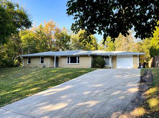 2728 Edgewood Dr, Rockford, IL 61114