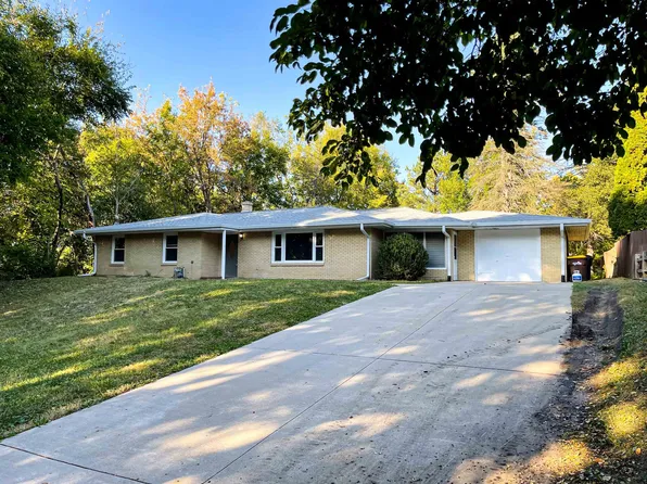 2728 Edgewood Dr, Rockford, IL 61114