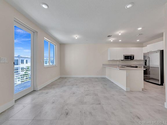 5th image of 10295 NW 64th Way #303