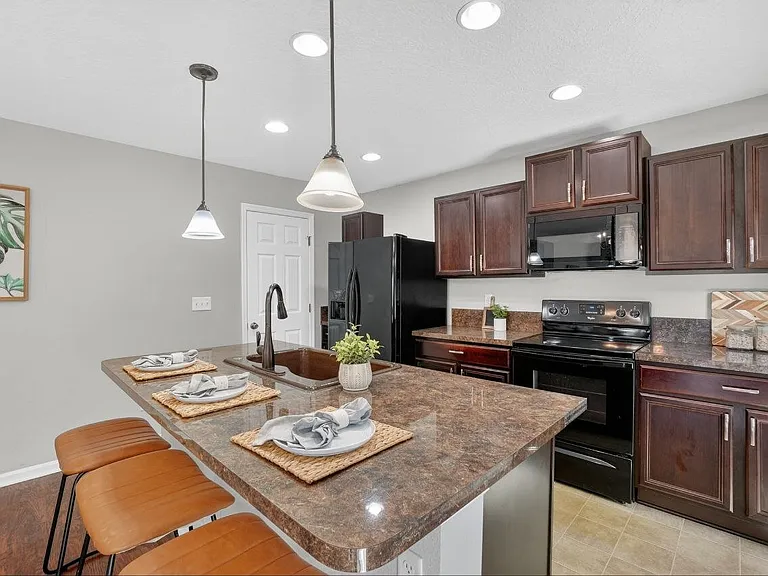 12190 Alexandra Dr — Photo 5