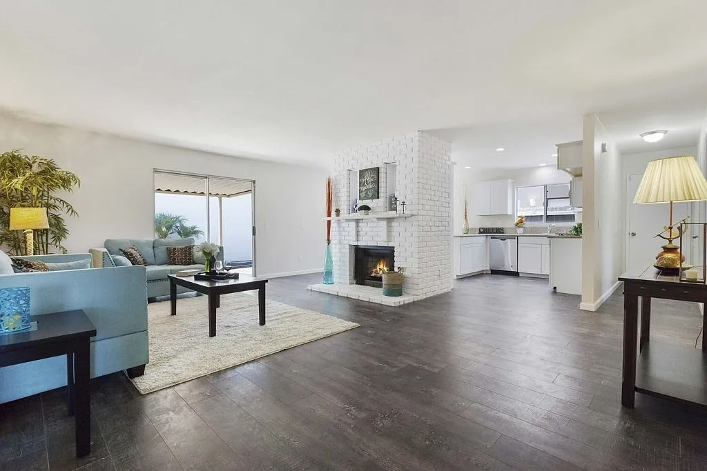 870 Emory St — Photo 3