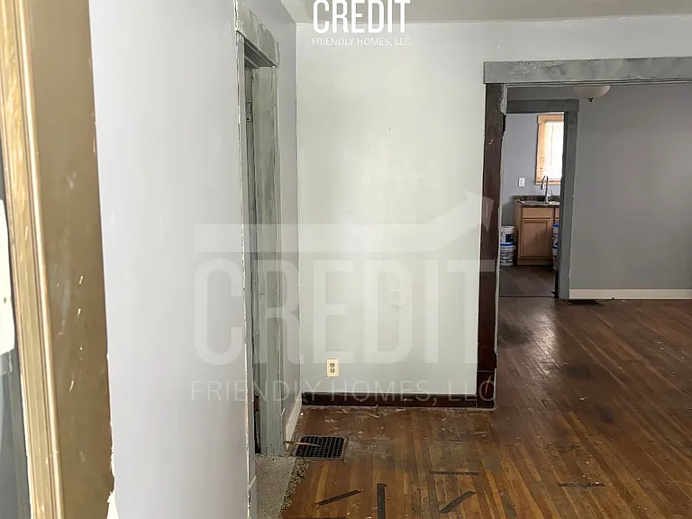 1365 E Walnut St — Photo 3