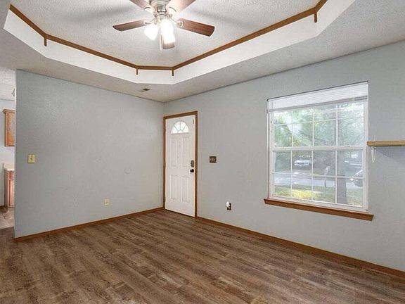 2nd image of 1121 S Colgate Avenue