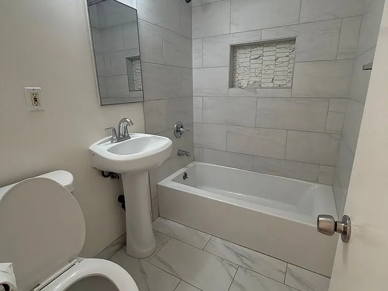 15843 Sierra Vista Ct — Photo 13