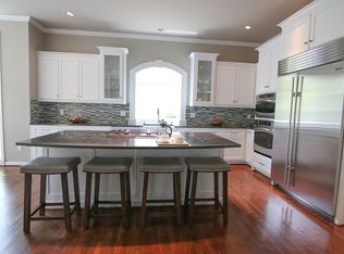 15055 Oxford St, Leawood, KS 66224