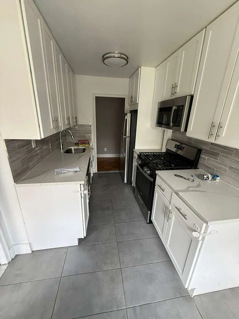 192nd St, Fresh Meadows — Photo 1