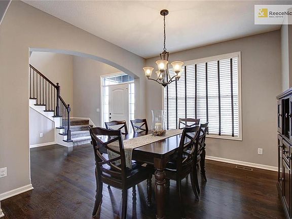 Fresh new interior paint and blinds installed throughout!