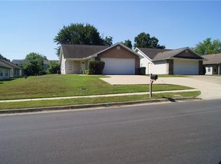 2400 W Dogwood St, Rogers, AR 72758