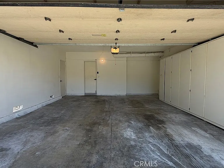 1637 Peacock Ln — Photo 29