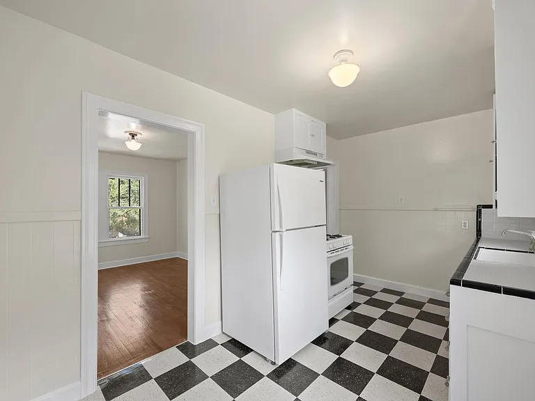 107 E Gibson St — Photo 12