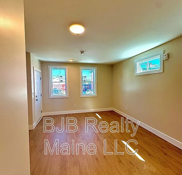 26 Revere St #1 — Photo 5