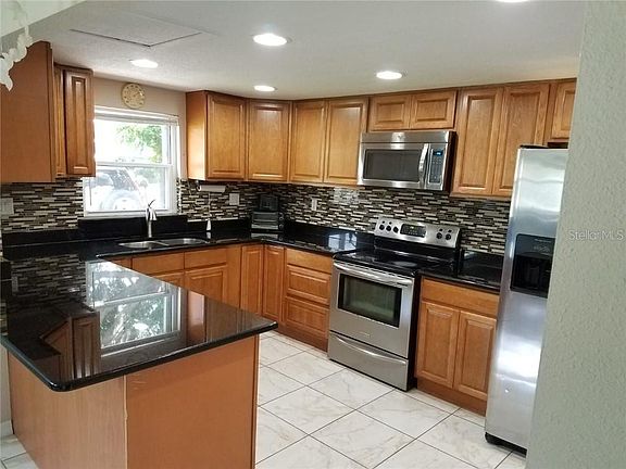5th image of 1312 Mayflower Dr