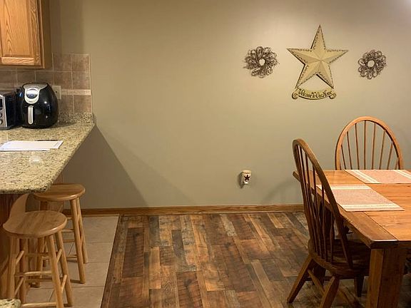 5th image of 1110 McGiffins Ln