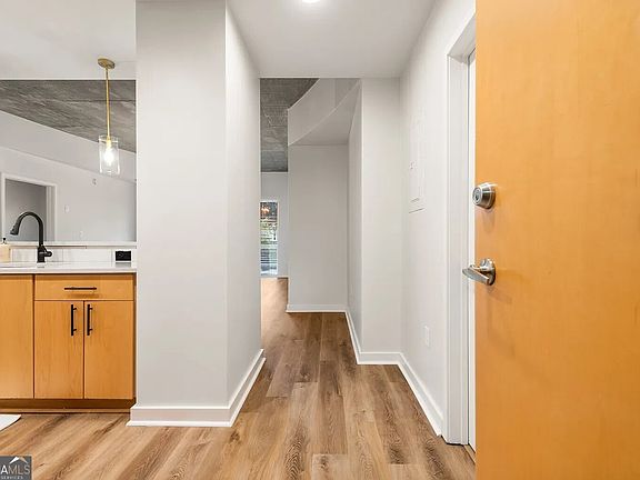 3rd image of 250 Pharr Rd #205