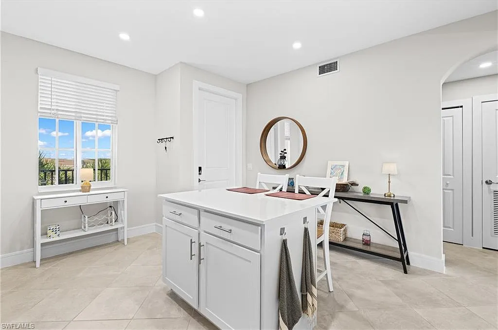 2 bed, 2.0 bath, 1120 sqft, $4,800 — Photo 4