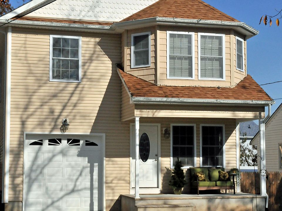 2nd image of 910 Cypress Ave