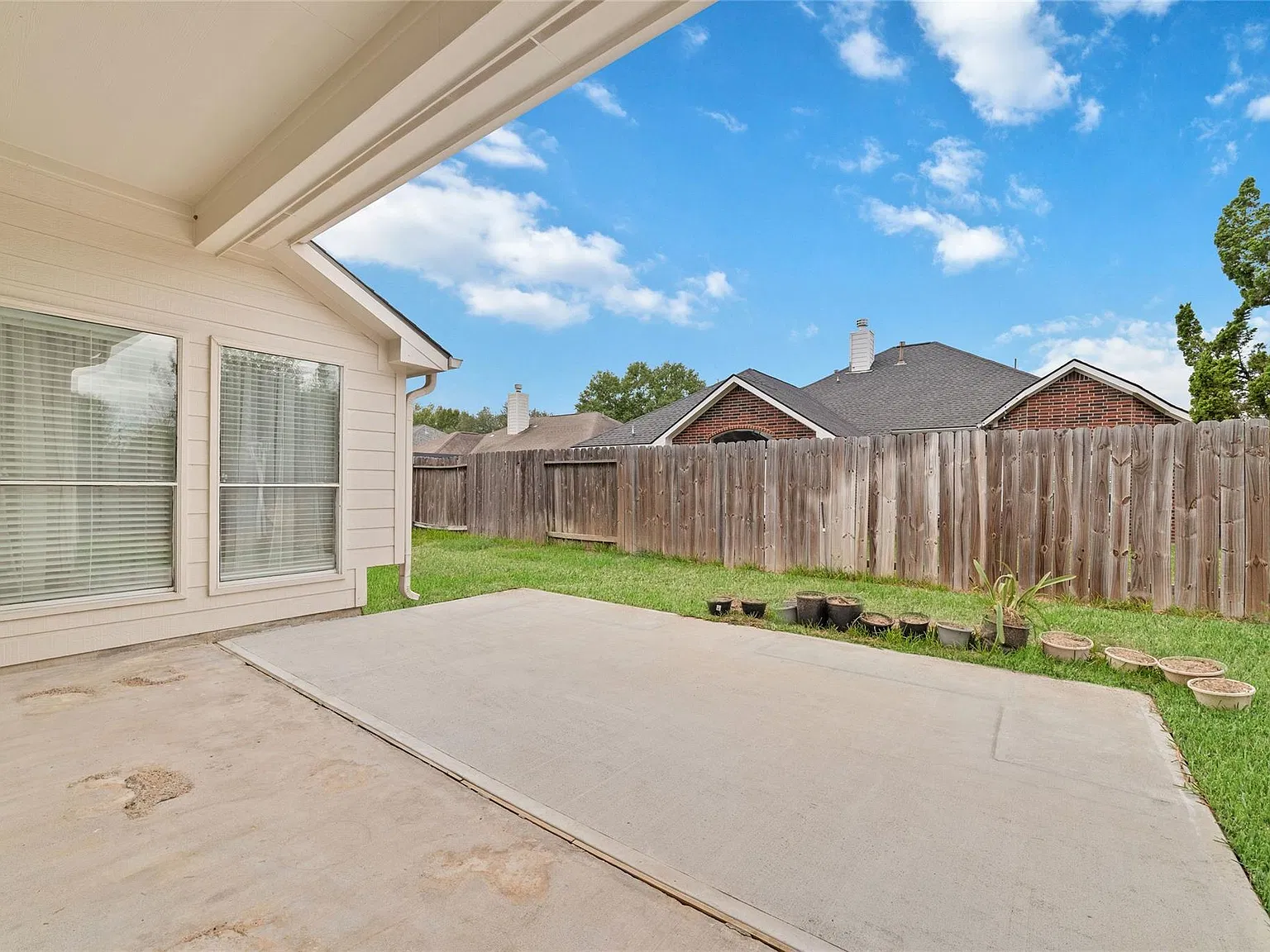 3 bed, 2.0 bath, 2375 sqft, $2,300 — Photo 4