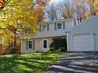 77 Blackwatch Trl, Fairport, NY 14450