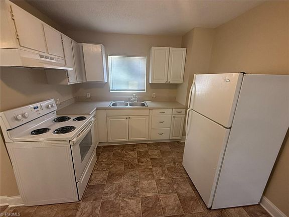5th image of 615 Garrett St