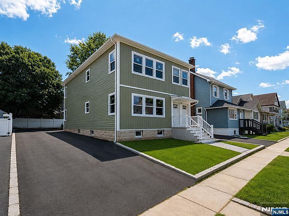 4th image of 84 Beech St