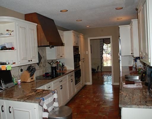 Fully renovated kitchen.