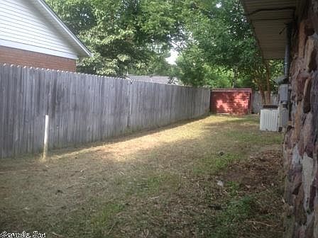 3rd image of 115 E Cloverdale Dr