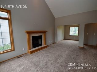 1104 8th Ave SE, Altoona, IA 50009