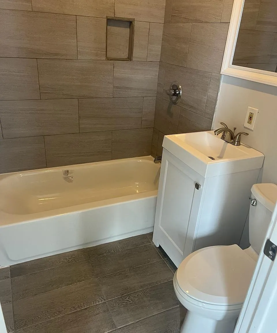 2 bed, 850 sqft, $1,900 — Photo 1