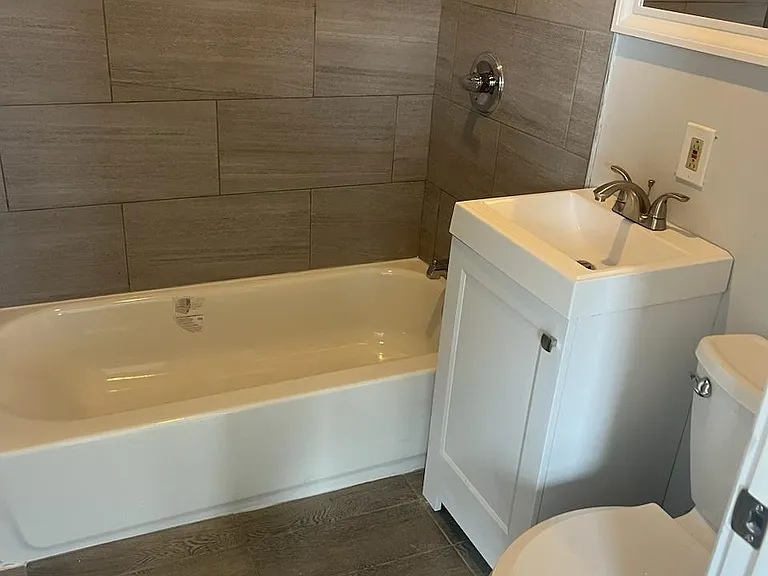 11 Hollywood St #3L — Photo 1