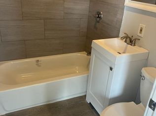 11 Hollywood St APT 3L, Worcester, MA 01610
