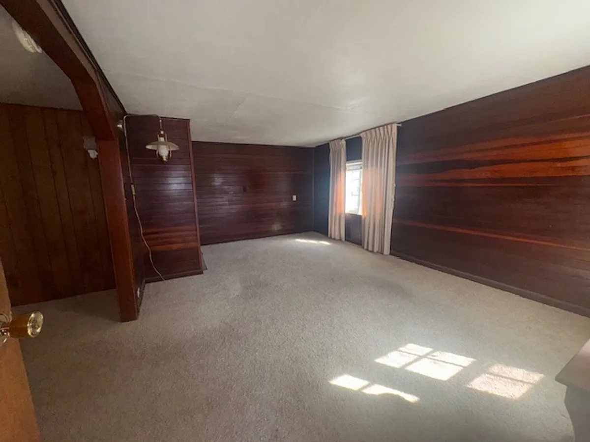 Building Photo - 706 S Lake Ave