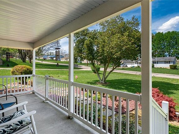 3rd image of 3020 Broadvue Cir