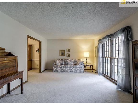 3rd image of 607 Saint Andrews Dr