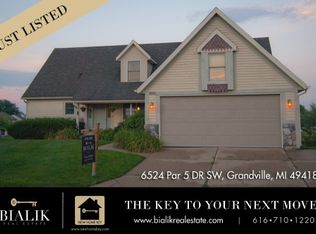 6524 Par Five Dr, Grandville, MI 49418