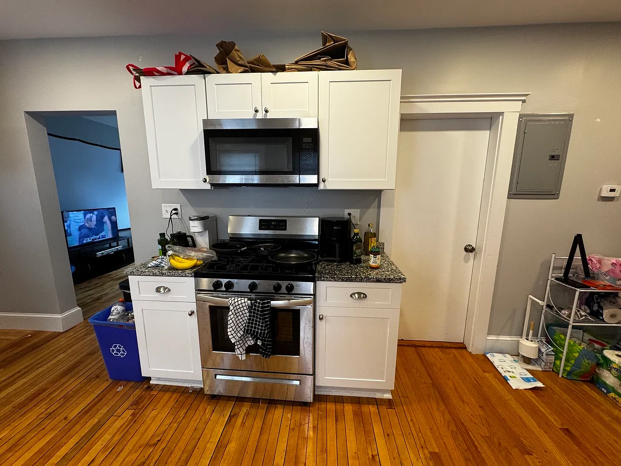5 bed, 9999 sqft, $6,250 — Photo 4