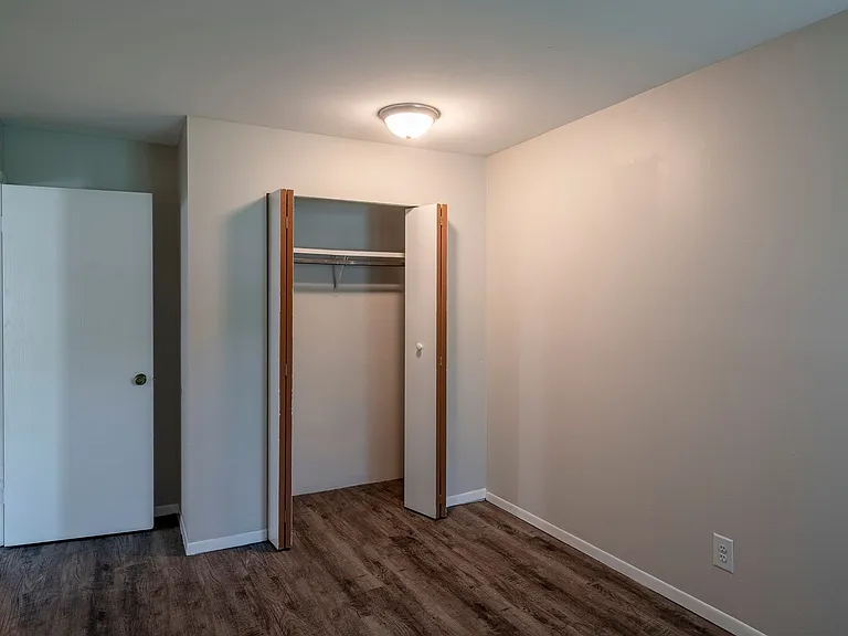 Oak Valley Apartments — Photo 23