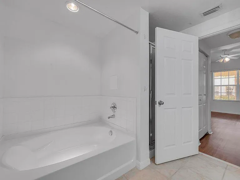 557 SE Prescott Pl — Photo 11